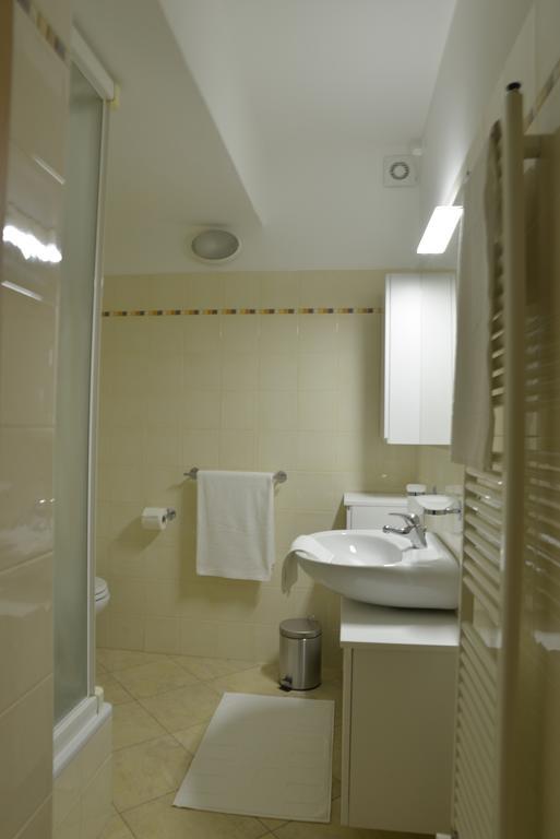 Residenza Cece' Lägenhet Lecco Rum bild