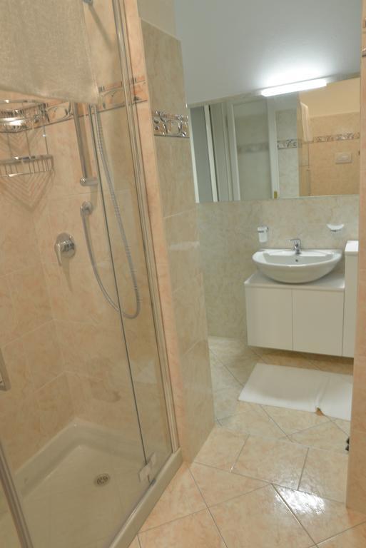 Residenza Cece' Lägenhet Lecco Rum bild
